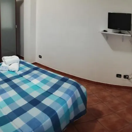 Hotel Nice House Fiumicino Esterno foto