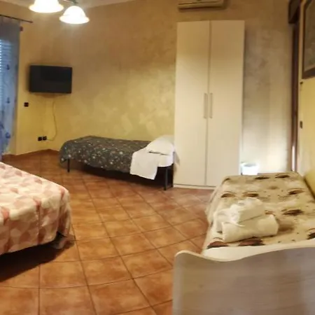 Hotel Nice House Fiumicino Esterno foto
